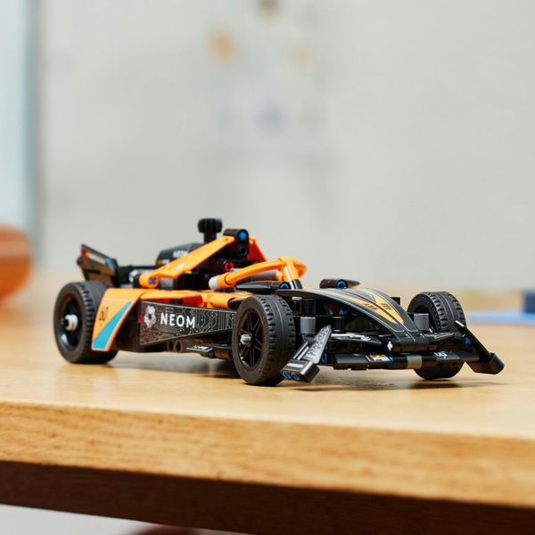 Конструктор "Автомобіль для перегонів NEOM McLaren Formula E" 452 деталі 42169 фото
