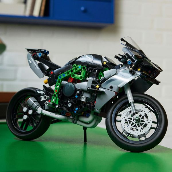Конструктор "Мотоцикл Kawasaki Ninja H2R" 643 деталі 42170 фото